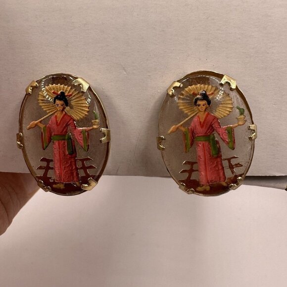 Vintage Geisha Earrings Clip On Twist On Hand Painted Gold Oval Earrings - Picture 2 of 9